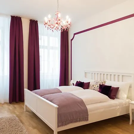 Park Apartment *